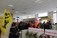 StNazaire2èmeJourGrèveSignature au Guichet 7 10 2010