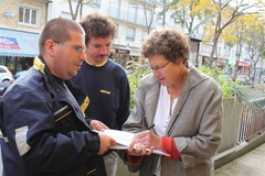 StNazaire2èmeJourGrèveSignature pétition 7 10 2010